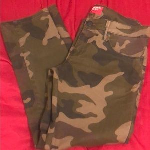 Camouflage skinny jeans